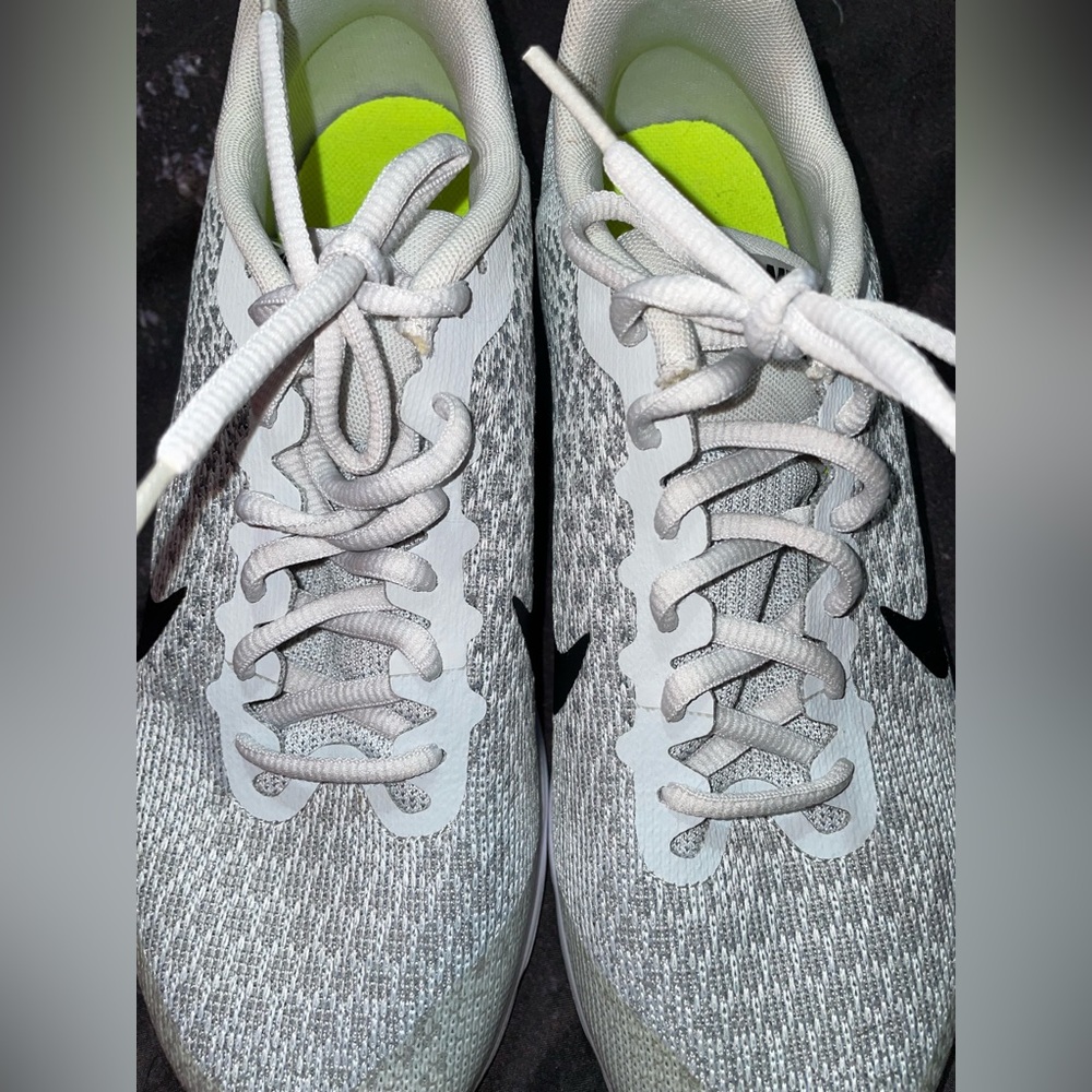 Gray Nike Air Max 2017 Size 7 Women’s - Picture 2 of 8